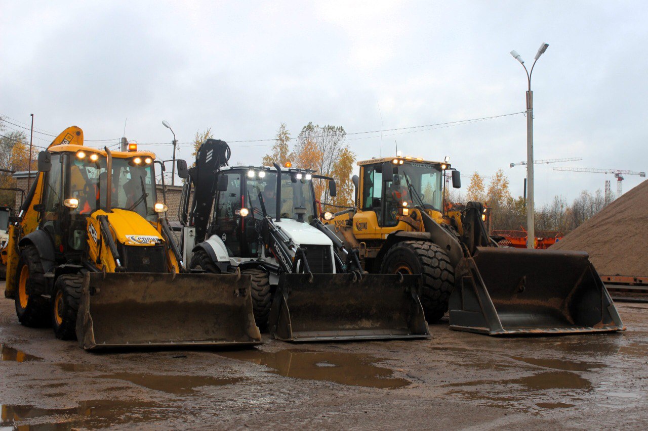 В Великий Новгород поступила дополнительная спецтехника для зимней уборки В Великий Новгород поступила дополнительная спецтехника для зимней уборки
