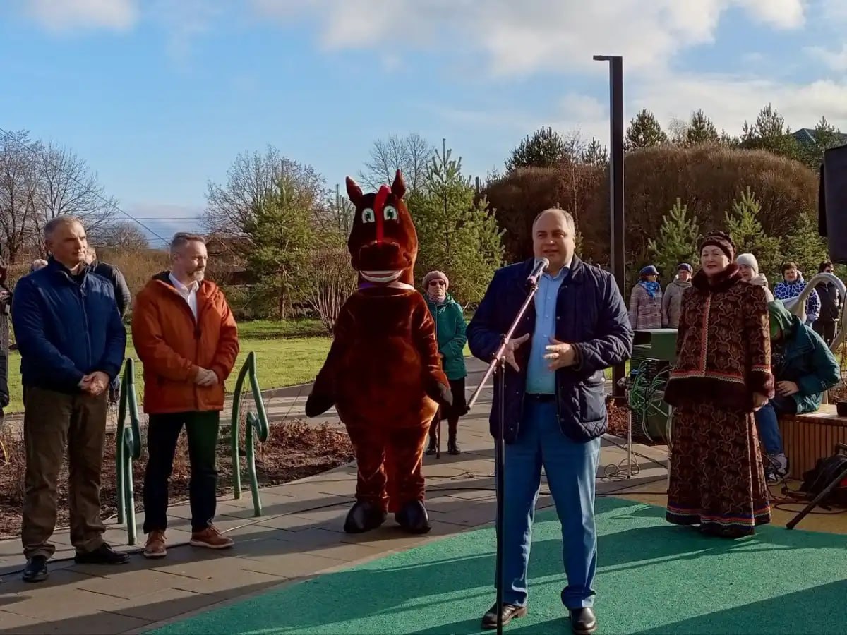 В Валдае открыли новую площадку для отдыха на улице Песчаной В Валдае открыли новую площадку для отдыха на улице Песчаной