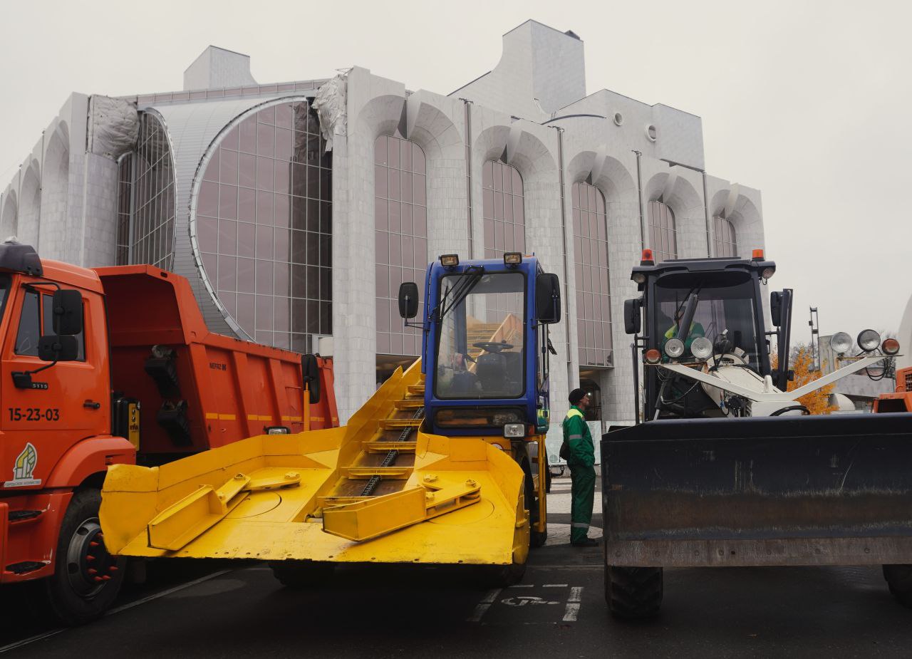 Александр Розбаум: Уважаемые Новгородцы!. Сегодня проверил готовность техники «Городского хозяйства», МАУ «Парки Великого Новгорода» и подрядной организации «Солид» к зиме В этом году, благодаря нашему Губернатору Александру... Александр Розбаум: Уважаемые Новгородцы!. Сегодня проверил готовность техники «Городского хозяйства», МАУ «Парки Великого Новгорода» и подрядной организации «Солид» к зиме В этом году, благодаря нашему Губернатору Александру...