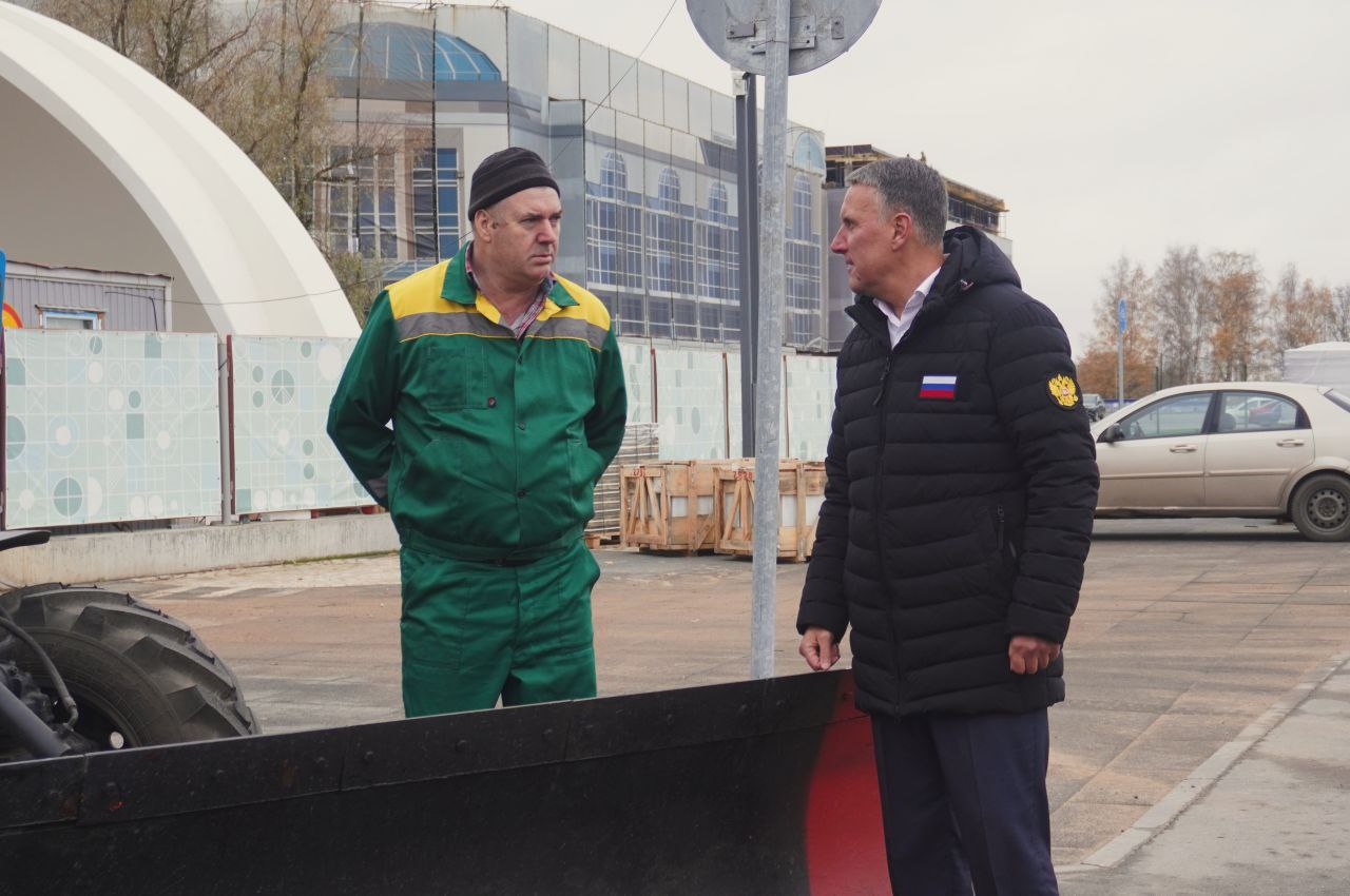 Александр Розбаум: Уважаемые Новгородцы!. Сегодня проверил готовность техники «Городского хозяйства», МАУ «Парки Великого Новгорода» и подрядной организации «Солид» к зиме В этом году, благодаря нашему Губернатору Александру... Александр Розбаум: Уважаемые Новгородцы!. Сегодня проверил готовность техники «Городского хозяйства», МАУ «Парки Великого Новгорода» и подрядной организации «Солид» к зиме В этом году, благодаря нашему Губернатору Александру...