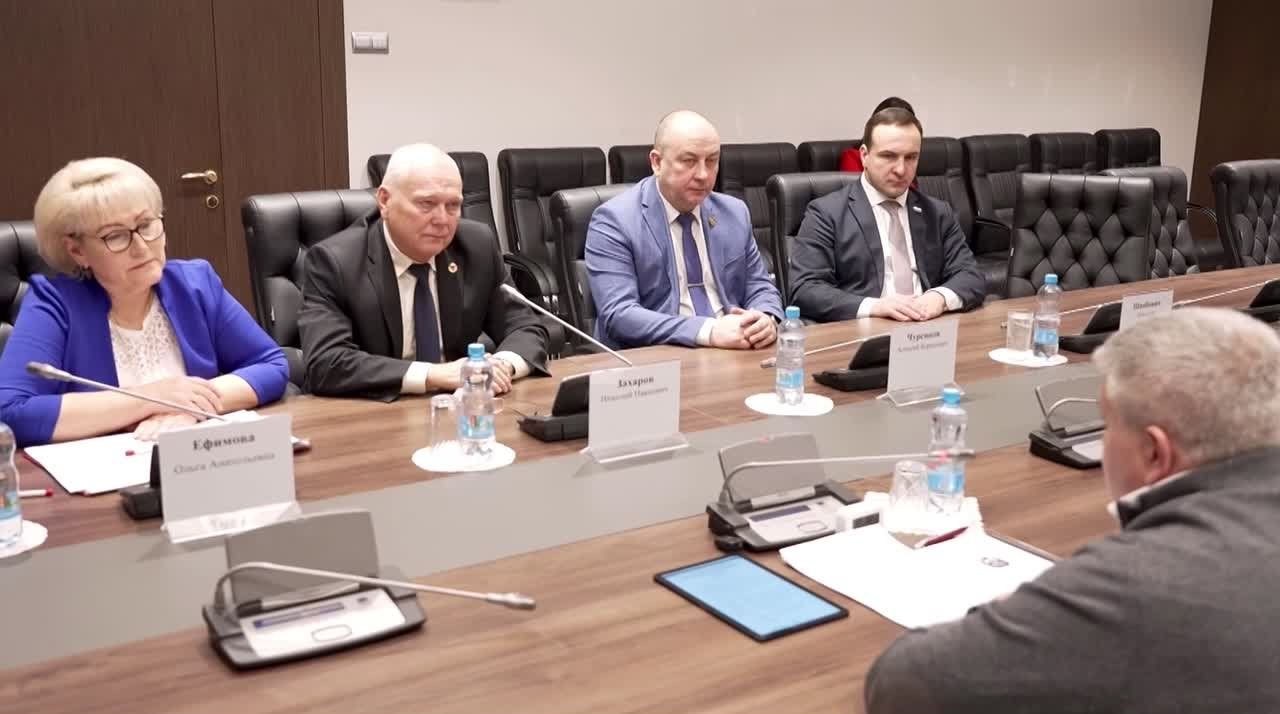 Губернатор Новгородской области Александр Дронов встретился с участниками недавних выборов главы региона