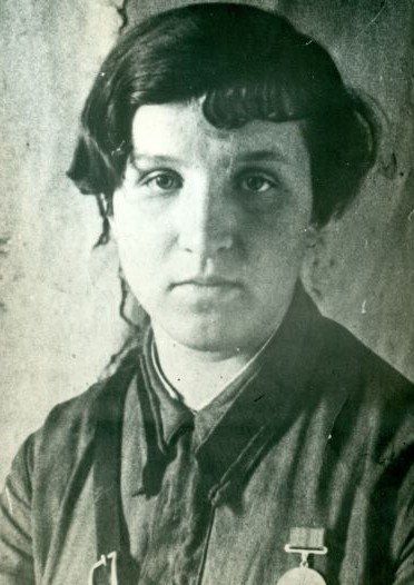 «Умру, но знаю, за что». «Я раньше любила волю, свободу, простор, поэтому мне очень трудно привыкнуть к неволе. А имя Зоя в переводе с греческого языка и есть жизнь. Ах, как хочется жить, жить…Зоя Байгер (Круглова)»