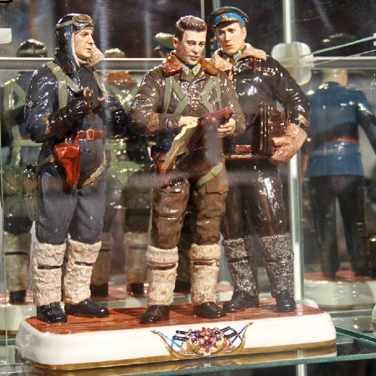 В Ленобласти обнаружили самолёт и останки Героя СССР В Ленобласти обнаружили самолёт и останки Героя СССР