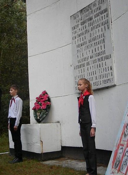 «Умру, но знаю, за что». «Я раньше любила волю, свободу, простор, поэтому мне очень трудно привыкнуть к неволе. А имя Зоя в переводе с греческого языка и есть жизнь. Ах, как хочется жить, жить…Зоя Байгер (Круглова)» «Умру, но знаю, за что». «Я раньше любила волю, свободу, простор, поэтому мне очень трудно привыкнуть к неволе. А имя Зоя в переводе с греческого языка и есть жизнь. Ах, как хочется жить, жить…Зоя Байгер (Круглова)»