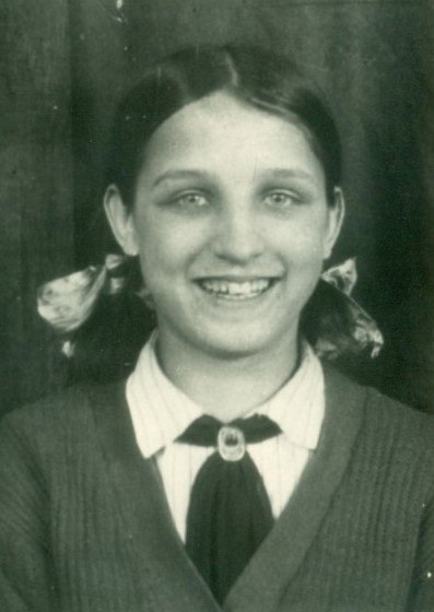 «Умру, но знаю, за что». «Я раньше любила волю, свободу, простор, поэтому мне очень трудно привыкнуть к неволе. А имя Зоя в переводе с греческого языка и есть жизнь. Ах, как хочется жить, жить…Зоя Байгер (Круглова)» «Умру, но знаю, за что». «Я раньше любила волю, свободу, простор, поэтому мне очень трудно привыкнуть к неволе. А имя Зоя в переводе с греческого языка и есть жизнь. Ах, как хочется жить, жить…Зоя Байгер (Круглова)»