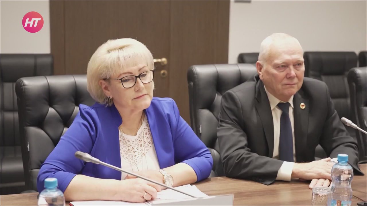 Губернатор Александр Дронов сегодня встретился с представителями новгородских отделений политических партий