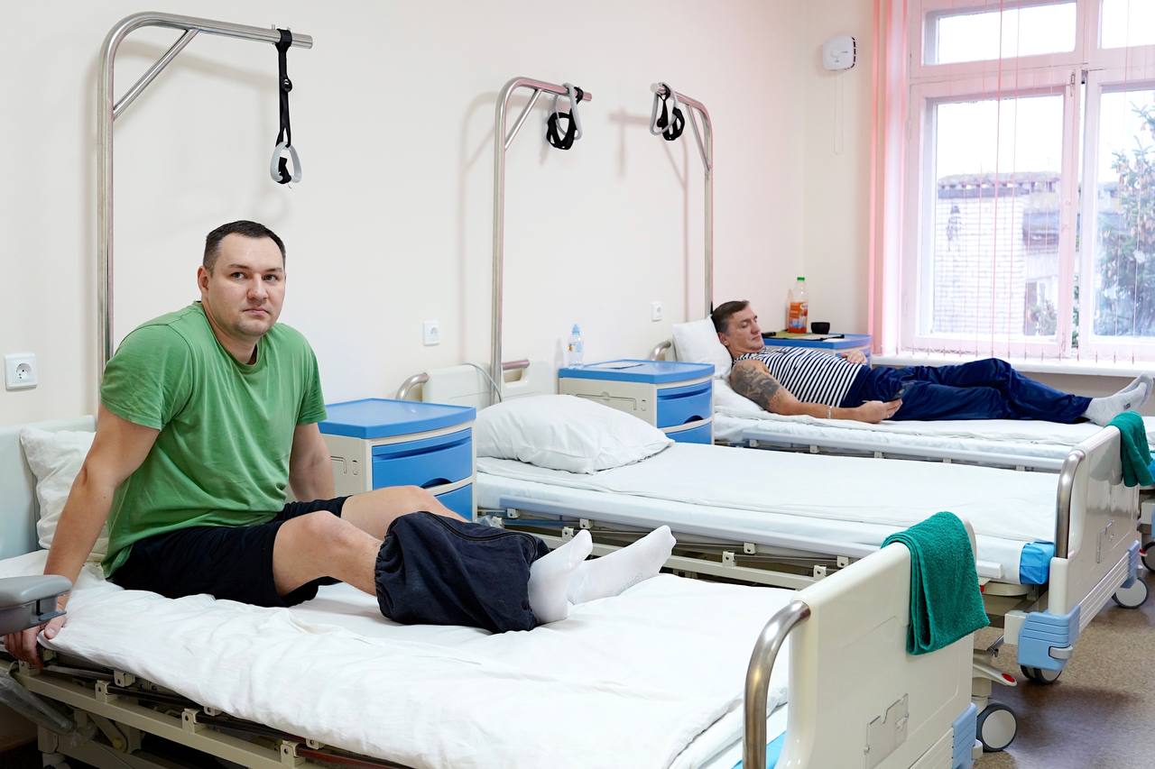 В новгородском Клиническом центре медицинской реабилитации открыли палатный блок для участников СВО В новгородском Клиническом центре медицинской реабилитации открыли палатный блок для участников СВО