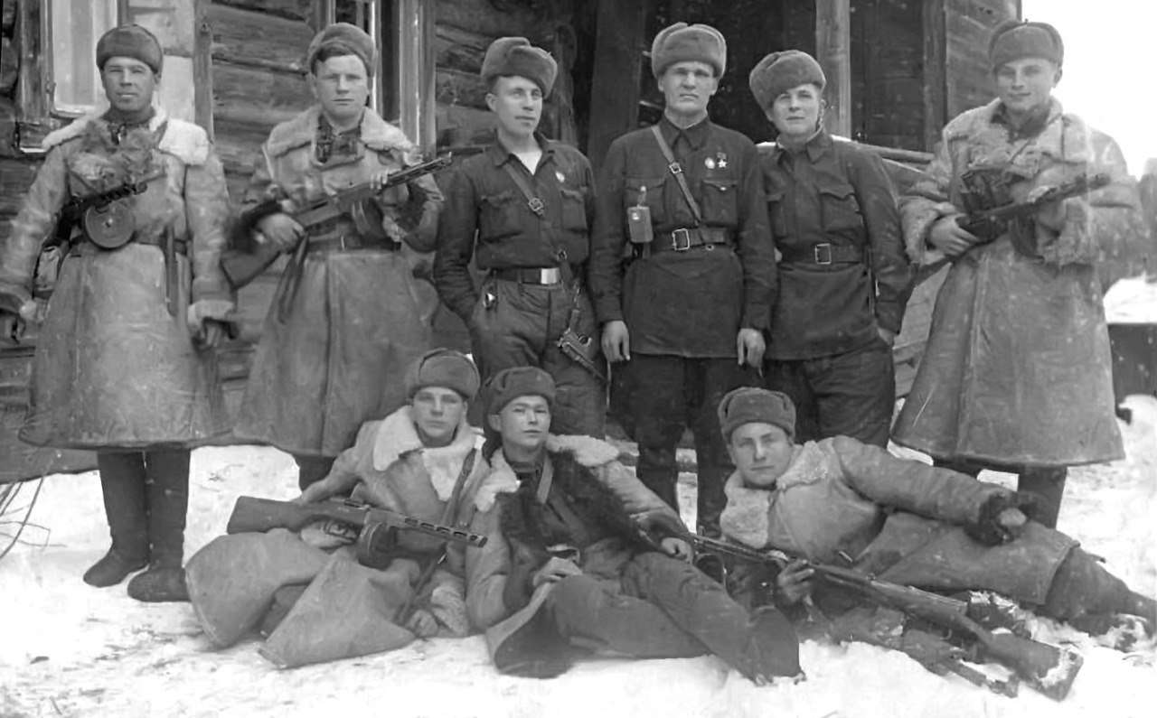 Знаменитый партизан-пулемётчик Знаменитый партизан-пулемётчик