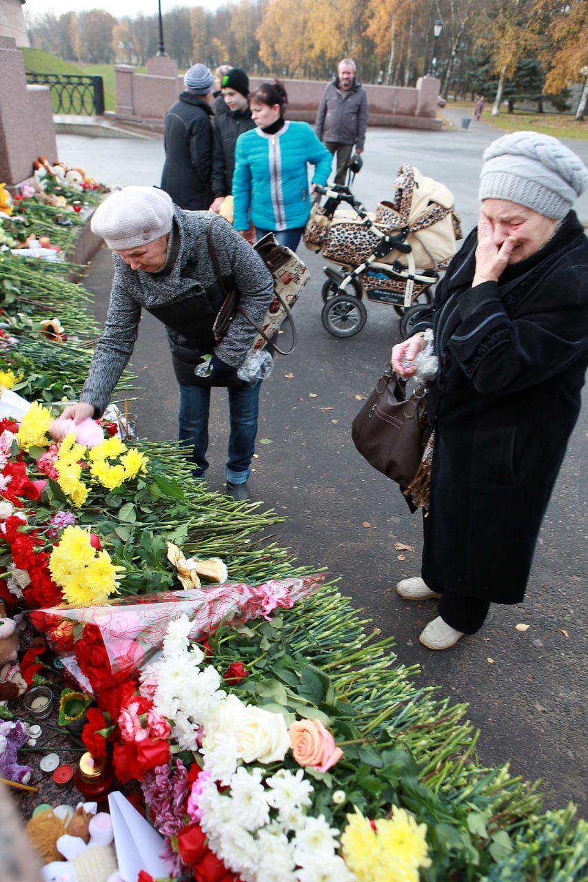 10 лет назад в небе над Египтом произошла авиакатастрофа, унесшая жизни 217 пассажиров и 7 членов экипажа лайнера Airbus A321, совершавшего рейс из Шарм-эль-Шейха в Петербург