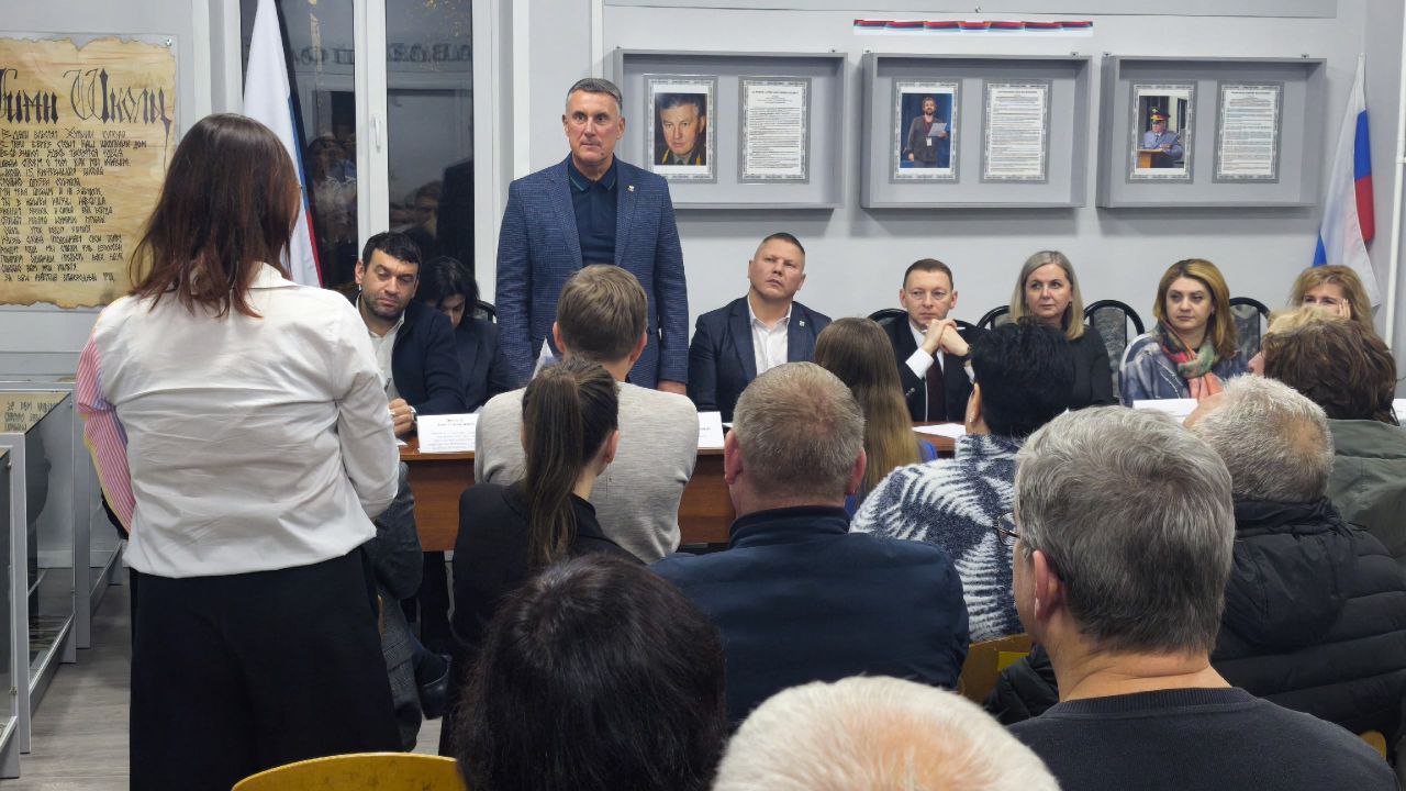 Александр Розбаум: Уважаемые Новгородцы!. Сегодня вечером, вместе с министром здравоохранения Новгородской области Валерием Николаевичем Яковлевым и заместителем министра транспорта и дорожного хозяйства Новгородской области... Александр Розбаум: Уважаемые Новгородцы!. Сегодня вечером, вместе с министром здравоохранения Новгородской области Валерием Николаевичем Яковлевым и заместителем министра транспорта и дорожного хозяйства Новгородской области...