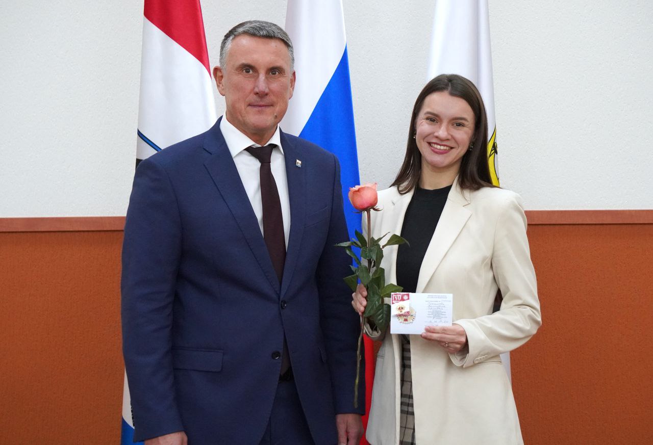 Александр Розбаум: Уважаемые Новгородцы!. Сегодня вместе с Заслуженным мастером спорта Советского Союза, Почётным гражданином Великого Новгорода, официальным Послом ГТО Ниной Юрьевной Трофимовой, в торжественной обстановке... Александр Розбаум: Уважаемые Новгородцы!. Сегодня вместе с Заслуженным мастером спорта Советского Союза, Почётным гражданином Великого Новгорода, официальным Послом ГТО Ниной Юрьевной Трофимовой, в торжественной обстановке...