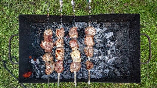 «Без него не получится»: этот продукт поможет приготовить шашлык с корочкой
