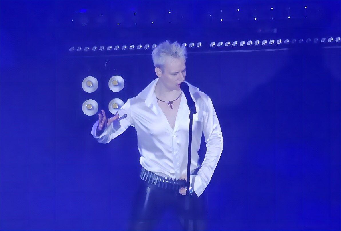 Известный российский певец SHAMAN сообщил о выходе новой песни под названием «Белый ветер»