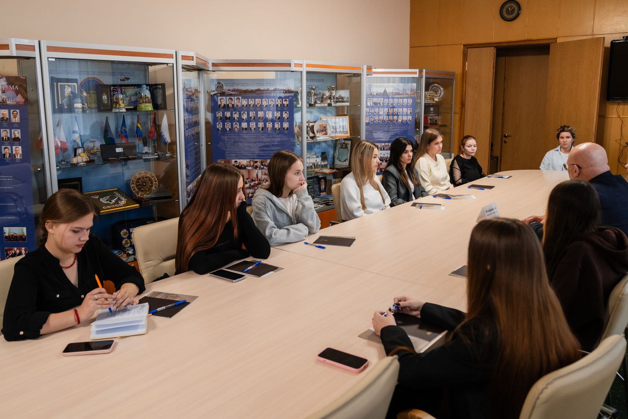 Новгородскую областную Думу посетили студенты агротехнического техникума Новгородскую областную Думу посетили студенты агротехнического техникума