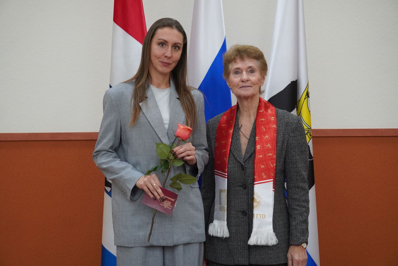 Александр Розбаум: Уважаемые Новгородцы!. Сегодня вместе с Заслуженным мастером спорта Советского Союза, Почётным гражданином Великого Новгорода, официальным Послом ГТО Ниной Юрьевной Трофимовой, в торжественной обстановке... Александр Розбаум: Уважаемые Новгородцы!. Сегодня вместе с Заслуженным мастером спорта Советского Союза, Почётным гражданином Великого Новгорода, официальным Послом ГТО Ниной Юрьевной Трофимовой, в торжественной обстановке...