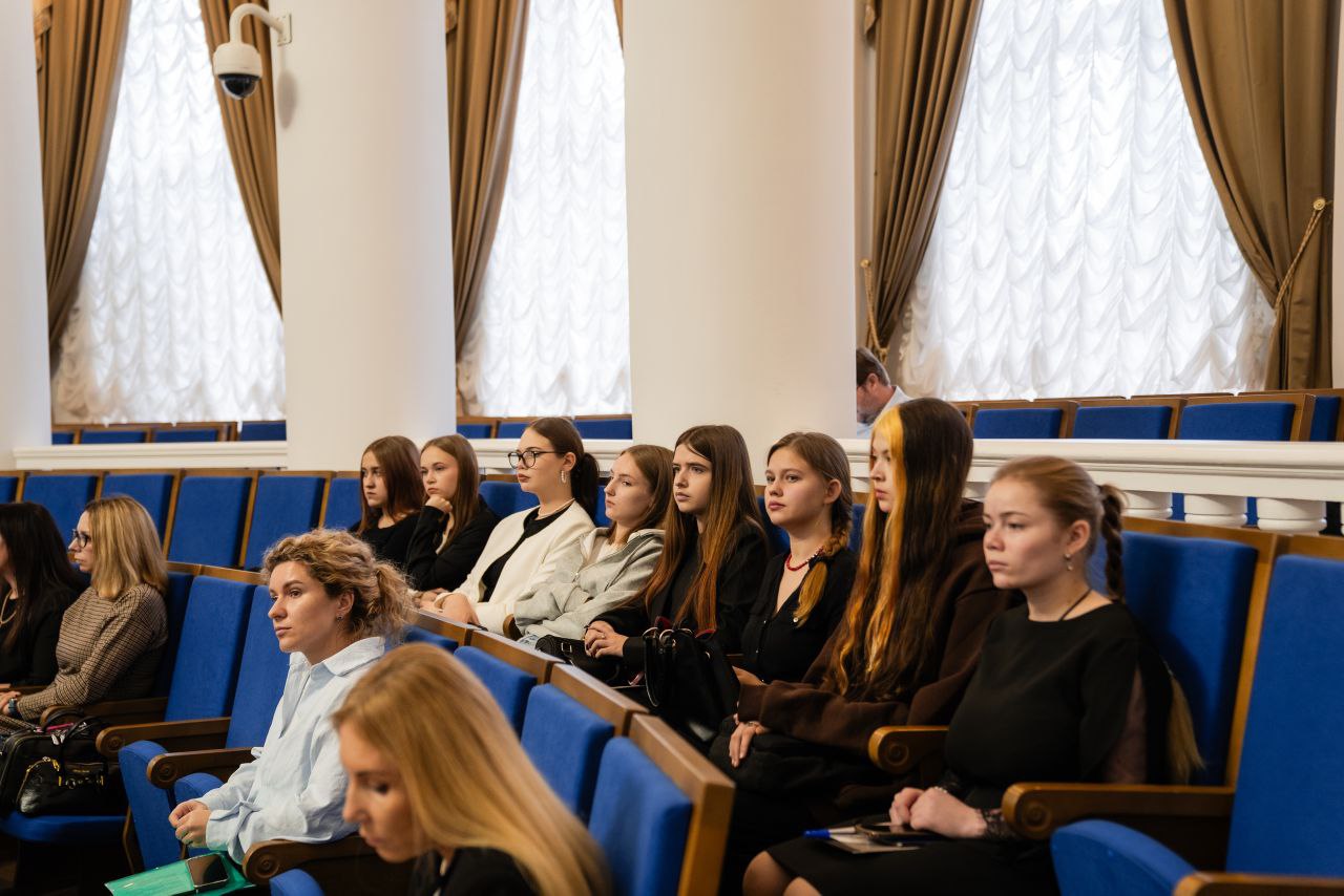 Новгородскую областную Думу посетили студенты агротехнического техникума Новгородскую областную Думу посетили студенты агротехнического техникума