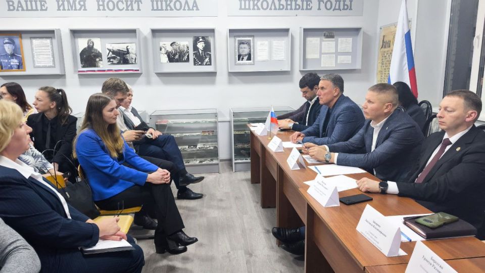 Александр Розбаум: Уважаемые Новгородцы!. Сегодня вечером, вместе с министром здравоохранения Новгородской области Валерием Николаевичем Яковлевым и заместителем министра транспорта и дорожного хозяйства Новгородской области...