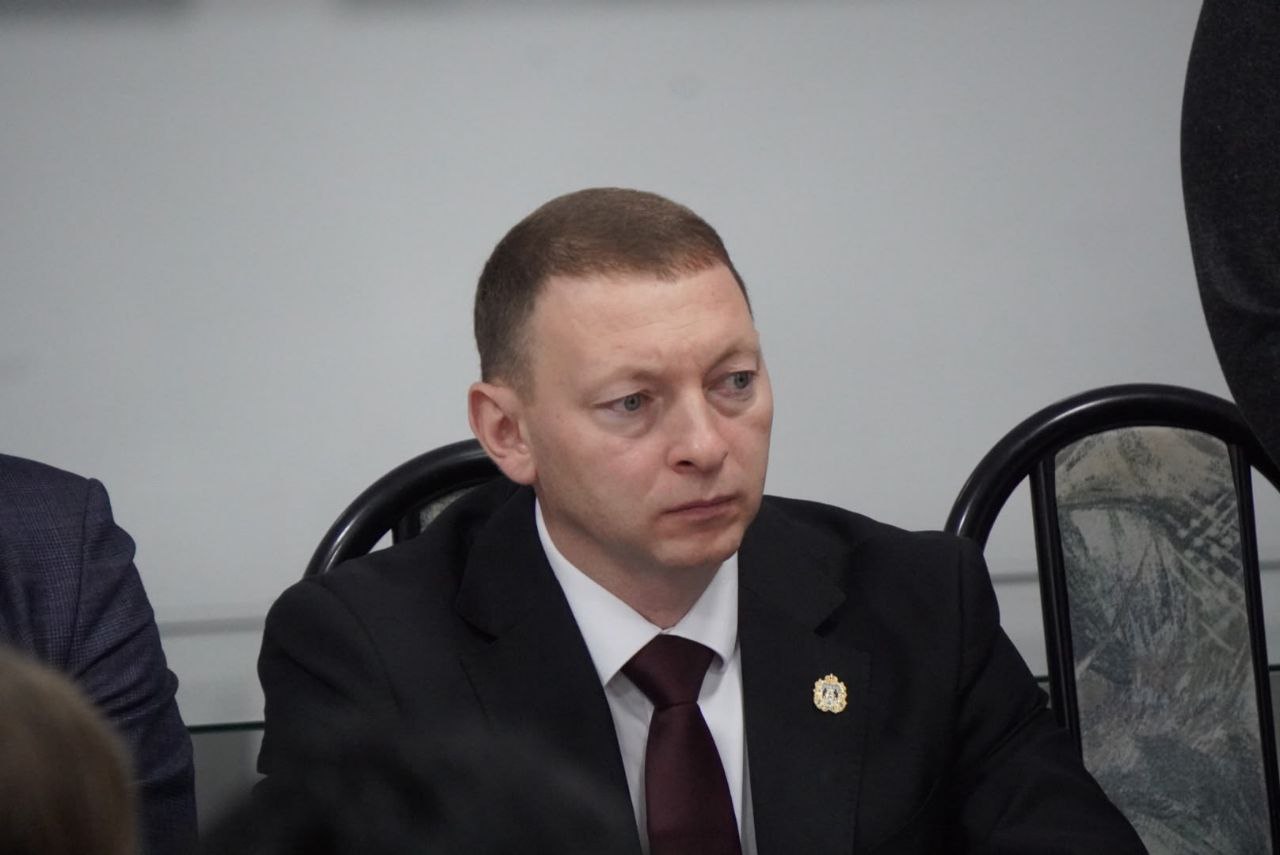 Александр Розбаум: Уважаемые Новгородцы!. Сегодня вечером, вместе с министром здравоохранения Новгородской области Валерием Николаевичем Яковлевым и заместителем министра транспорта и дорожного хозяйства Новгородской области... Александр Розбаум: Уважаемые Новгородцы!. Сегодня вечером, вместе с министром здравоохранения Новгородской области Валерием Николаевичем Яковлевым и заместителем министра транспорта и дорожного хозяйства Новгородской области...