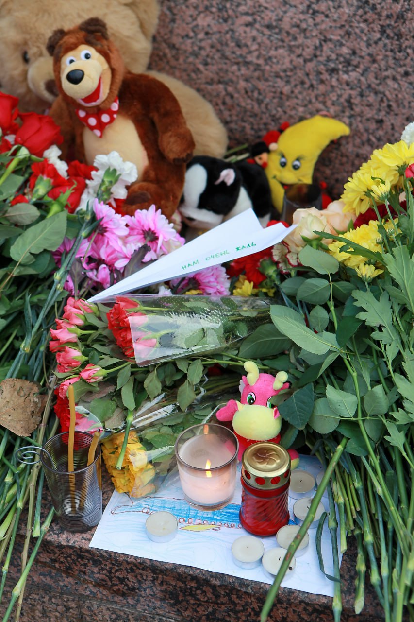 10 лет назад в небе над Египтом произошла авиакатастрофа, унесшая жизни 217 пассажиров и 7 членов экипажа лайнера Airbus A321, совершавшего рейс из Шарм-эль-Шейха в Петербург 10 лет назад в небе над Египтом произошла авиакатастрофа, унесшая жизни 217 пассажиров и 7 членов экипажа лайнера Airbus A321, совершавшего рейс из Шарм-эль-Шейха в Петербург