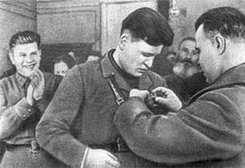 Знаменитый партизан-пулемётчик Знаменитый партизан-пулемётчик