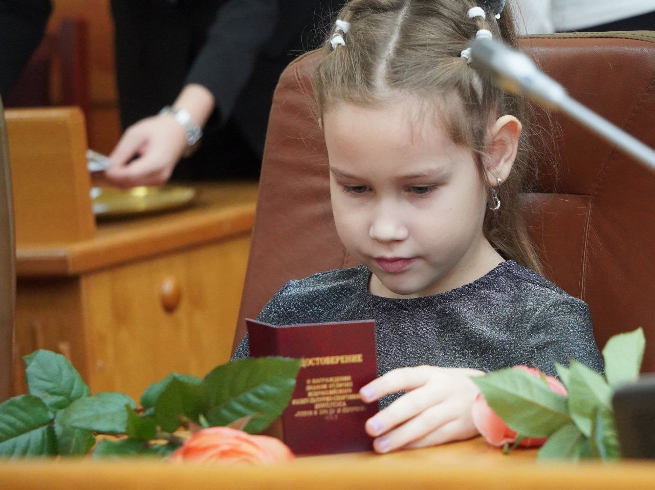 Александр Розбаум: Уважаемые Новгородцы!. Сегодня вместе с Заслуженным мастером спорта Советского Союза, Почётным гражданином Великого Новгорода, официальным Послом ГТО Ниной Юрьевной Трофимовой, в торжественной обстановке... Александр Розбаум: Уважаемые Новгородцы!. Сегодня вместе с Заслуженным мастером спорта Советского Союза, Почётным гражданином Великого Новгорода, официальным Послом ГТО Ниной Юрьевной Трофимовой, в торжественной обстановке...