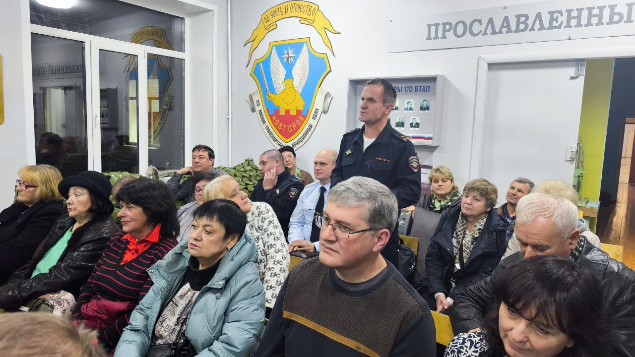 Александр Розбаум: Уважаемые Новгородцы!. Сегодня вечером, вместе с министром здравоохранения Новгородской области Валерием Николаевичем Яковлевым и заместителем министра транспорта и дорожного хозяйства Новгородской области... Александр Розбаум: Уважаемые Новгородцы!. Сегодня вечером, вместе с министром здравоохранения Новгородской области Валерием Николаевичем Яковлевым и заместителем министра транспорта и дорожного хозяйства Новгородской области...