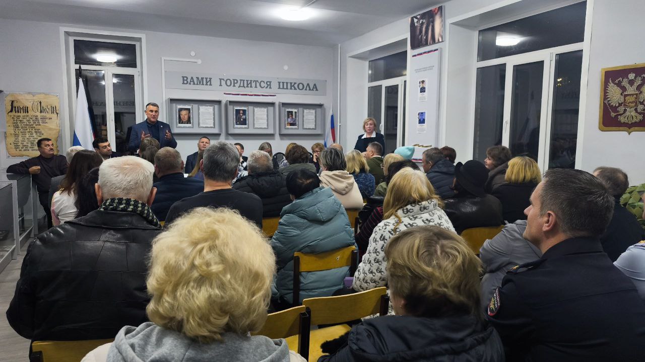 Александр Розбаум: Уважаемые Новгородцы!. Сегодня вечером, вместе с министром здравоохранения Новгородской области Валерием Николаевичем Яковлевым и заместителем министра транспорта и дорожного хозяйства Новгородской области... Александр Розбаум: Уважаемые Новгородцы!. Сегодня вечером, вместе с министром здравоохранения Новгородской области Валерием Николаевичем Яковлевым и заместителем министра транспорта и дорожного хозяйства Новгородской области...