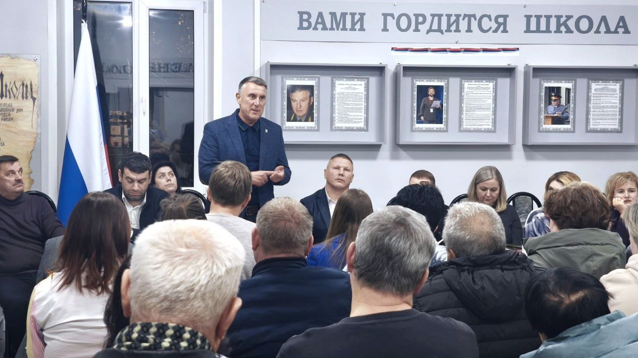 Александр Розбаум: Уважаемые Новгородцы!. Сегодня вечером, вместе с министром здравоохранения Новгородской области Валерием Николаевичем Яковлевым и заместителем министра транспорта и дорожного хозяйства Новгородской области... Александр Розбаум: Уважаемые Новгородцы!. Сегодня вечером, вместе с министром здравоохранения Новгородской области Валерием Николаевичем Яковлевым и заместителем министра транспорта и дорожного хозяйства Новгородской области...