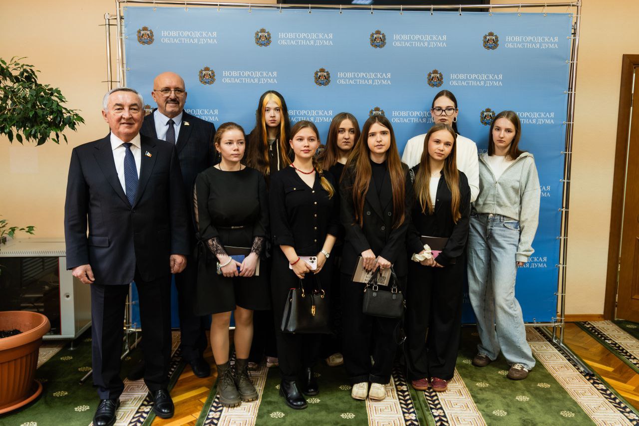 Новгородскую областную Думу посетили студенты агротехнического техникума Новгородскую областную Думу посетили студенты агротехнического техникума