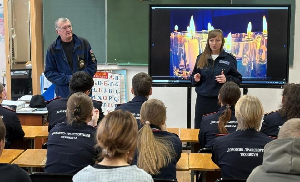 При взаимодействии сотрудников Госавтоинспекции Новгородского округа и работников МЧС на площадке дорожно-транспортного техникума прошла встреча, призванная продемонстрировать студентам последствия несоблюдения дорожных...