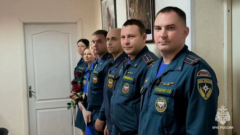 Сегодня в преддверии Дня народного единства в Главном управлении МЧС России по Новгородской области чествовали отличившихся сотрудников