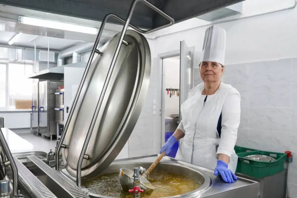 Повара новгородской ЦГКБ готовят для почти 600 пациентов двух клиник