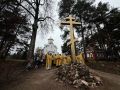 В Перынском скиту освятили новый поклонный крест