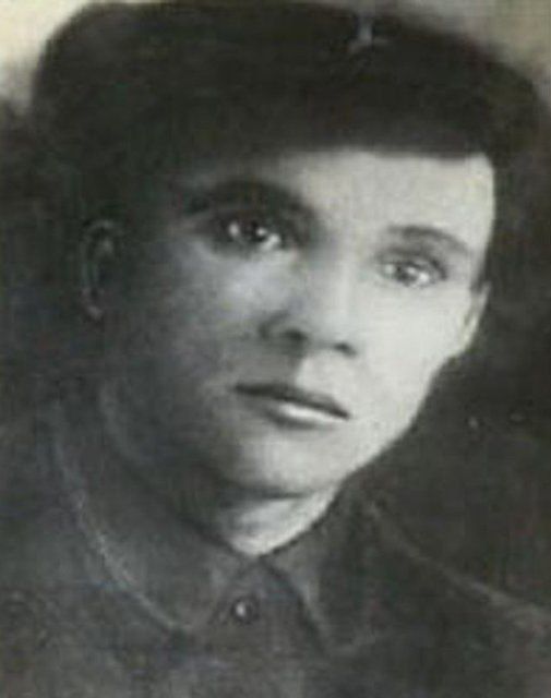 Пожертвовал собой, спасая раненых товарищей