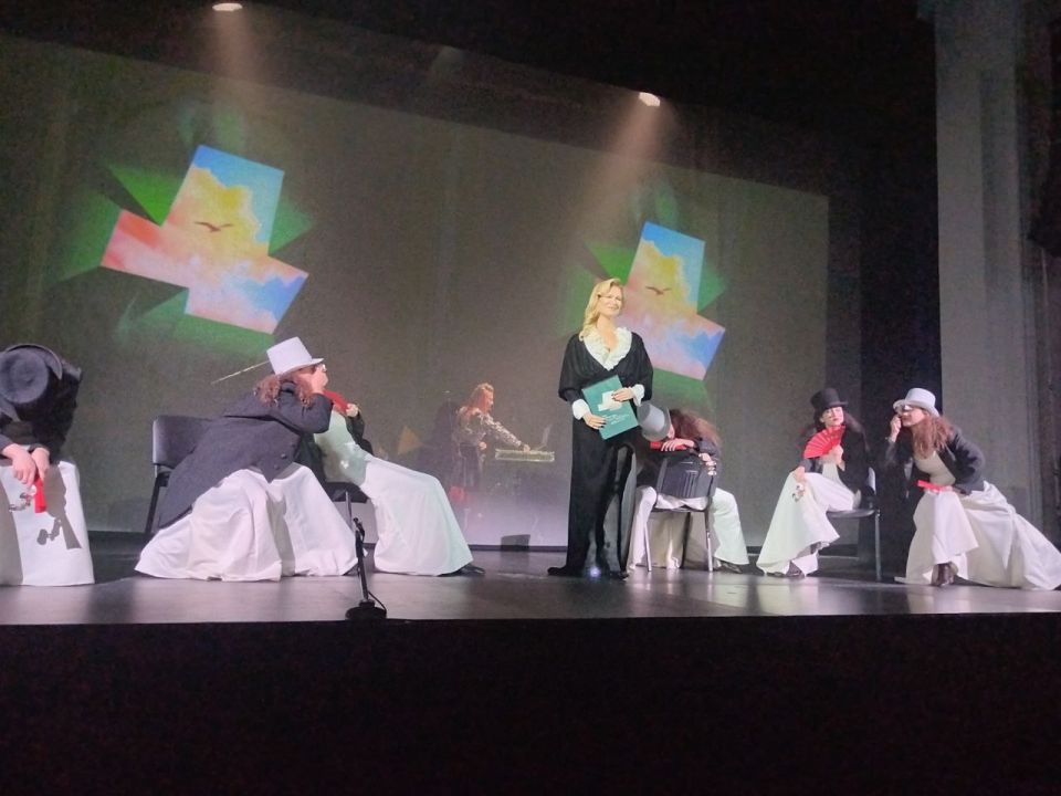 На сцене Новгородской областной филармонии завершилась церемония закрытия XXIX Международного фестиваля театральных искусств имени Фёдора Достоевского