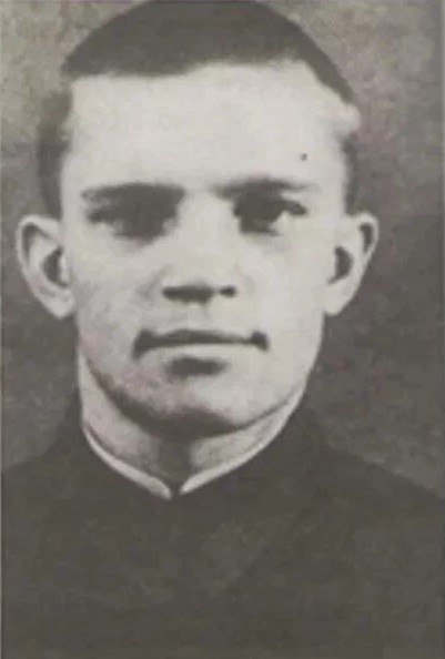 Победивший смерть. «Первое коротенькое письмо Саша отправил домой на семнадцатый день войны: «Стоим в лесу под Псковом. Ждём приказа. Немца бьём крепко. Я жив, здоров» Победивший смерть. «Первое коротенькое письмо Саша отправил домой на семнадцатый день войны: «Стоим в лесу под Псковом. Ждём приказа. Немца бьём крепко. Я жив, здоров»