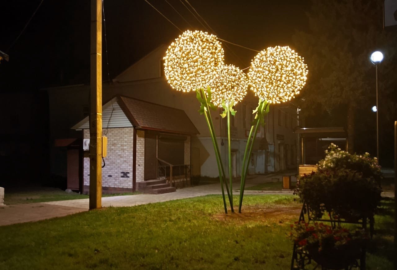 В Демянске появилась обновлённая пешеходная зона с арт-объектом