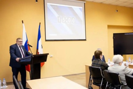 На пост главы Любытинского округа претендуют Андрей Устинов и Татьяна Мохнова