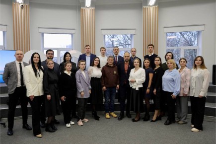 Молодёжный парламент при Новгородской областной Думе собрался на очередное заседание на базе обновлённого Дома молодёжи в Великом Новгороде