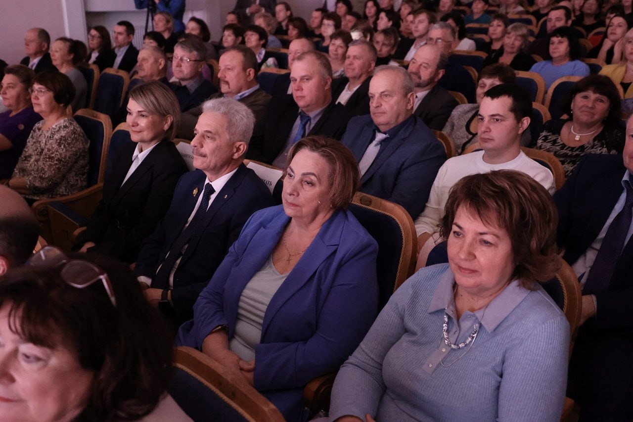 Трудное лето не помешало новгородским аграриям достигнуть успехов Трудное лето не помешало новгородским аграриям достигнуть успехов