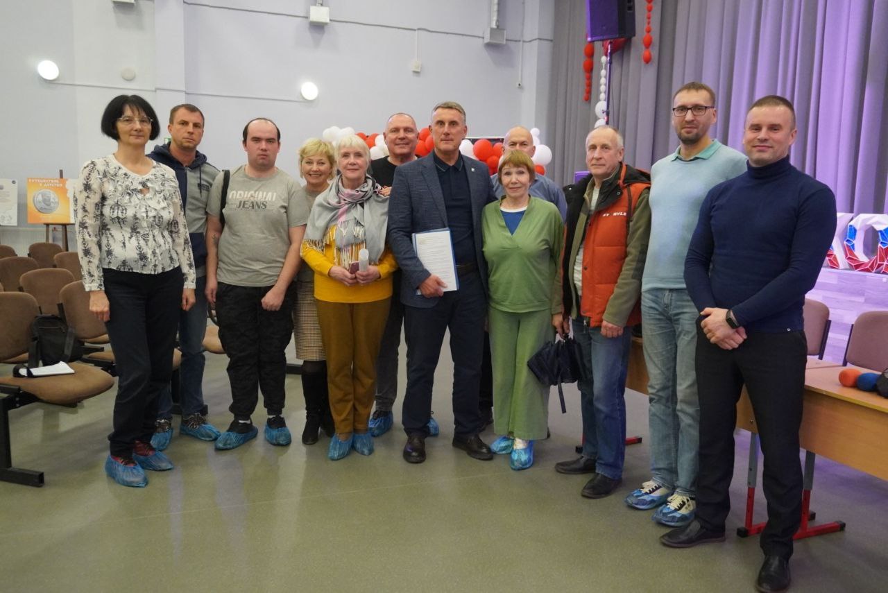 Александр Розбаум: Уважаемые Земляки!. Сегодня вечером, по поручению Губернатора Новгородской области Александра Валентиновича Дронова встретился с родителями учеников школы 31 и жителями Псковского микрорайона Александр Розбаум: Уважаемые Земляки!. Сегодня вечером, по поручению Губернатора Новгородской области Александра Валентиновича Дронова встретился с родителями учеников школы 31 и жителями Псковского микрорайона