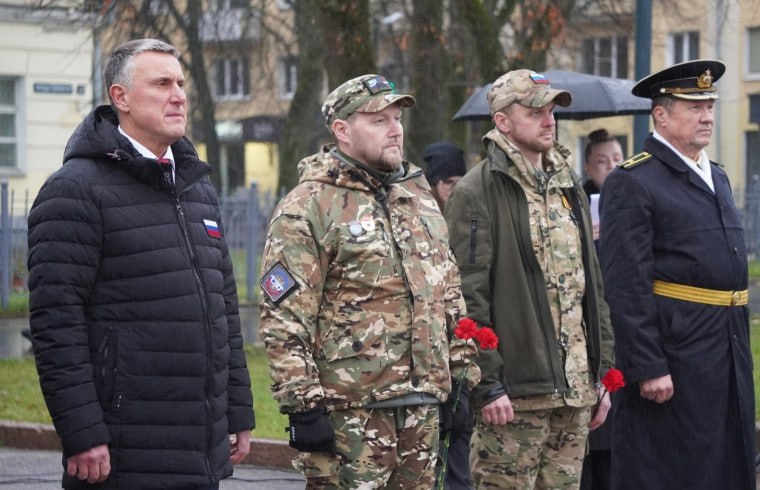 В Великом Новгороде отметили 84-ю годовщину парада 7 ноября 1941 года в Москве В Великом Новгороде отметили 84-ю годовщину парада 7 ноября 1941 года в Москве