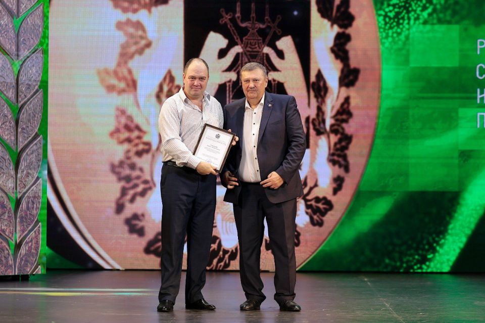 Сегодня в Новгородской филармонии прошло областное торжественное собрание, посвященное празднованию Дня работника сельского хозяйства и перерабатывающей промышленности