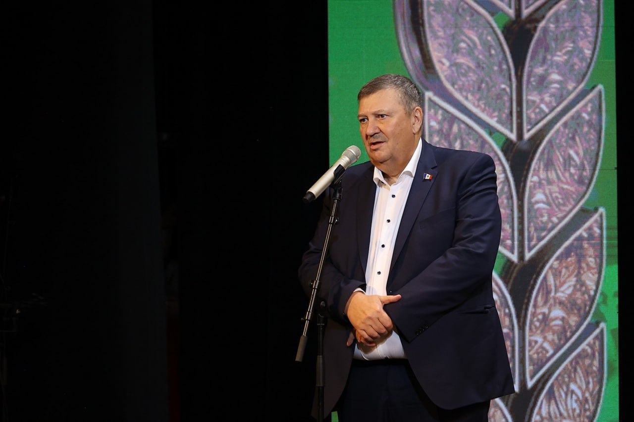 Трудное лето не помешало новгородским аграриям достигнуть успехов Трудное лето не помешало новгородским аграриям достигнуть успехов