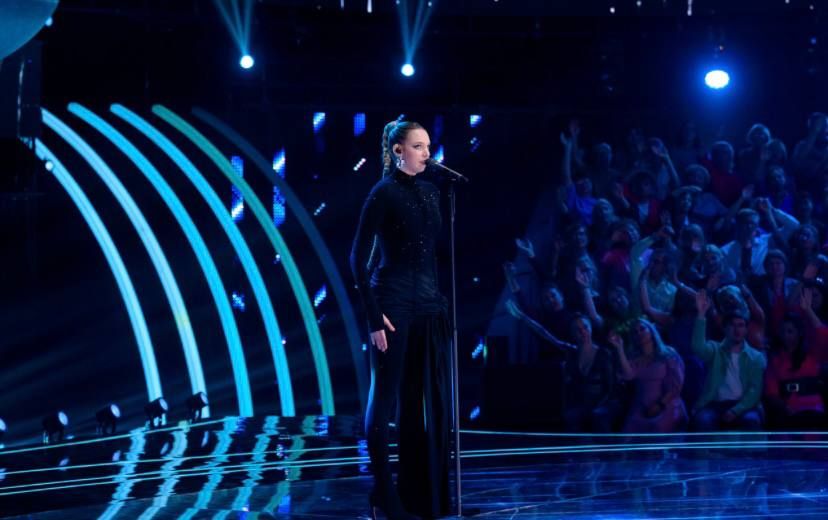 Новгородка Марфа вновь подняла сотню экспертов на шоу «Ну-ка, все вместе!»