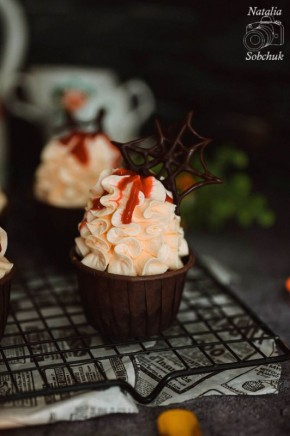 Тыквенные капкейки с орехами и карамелью: идеальный десерт для Хэллоуина