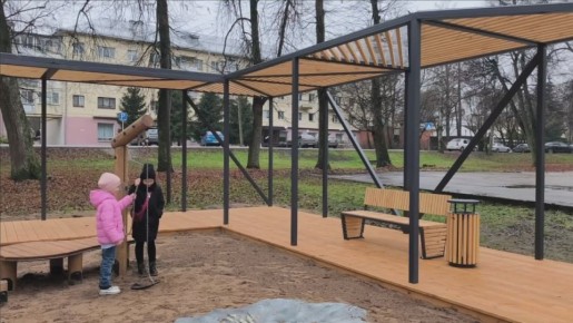 В Великом Новгороде на новой детской площадке можно найти скелет динозавра