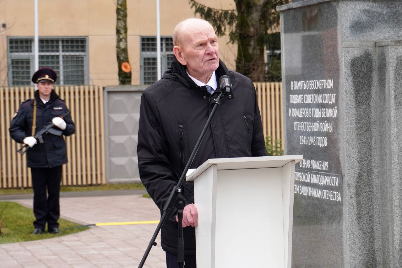 Александр Розбаум: Уважаемые Новгородцы!. При поддержке нашего Губернатора Александра Валентиновича Дронова и благодаря инициативе жителей, и сотрудников УМВД России по Новгородской области, и лично Почётного гражданина... Александр Розбаум: Уважаемые Новгородцы!. При поддержке нашего Губернатора Александра Валентиновича Дронова и благодаря инициативе жителей, и сотрудников УМВД России по Новгородской области, и лично Почётного гражданина...