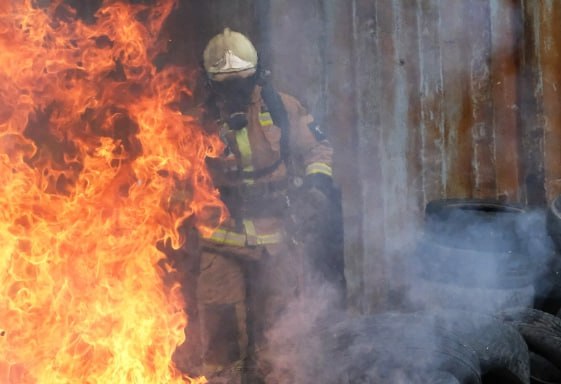 16 новгородских пожарных сдали зачёты на газодымозащитника 16 новгородских пожарных сдали зачёты на газодымозащитника
