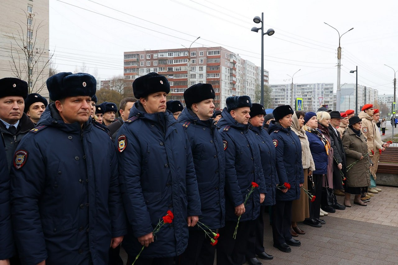 В Великом Новгороде торжественно открылся сквер Защитников Отечества В Великом Новгороде торжественно открылся сквер Защитников Отечества